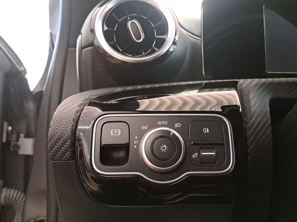 Mercedes-Benz A 2021 Harmaa