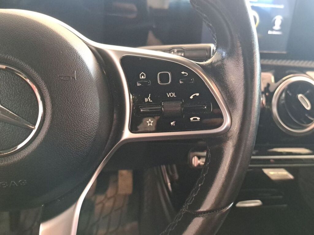 Mercedes-Benz A 2021 Harmaa