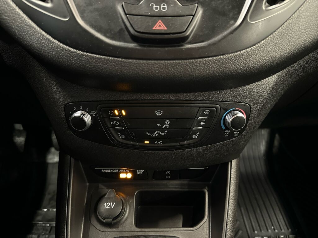 Ford Transit Courier 2022 Punainen