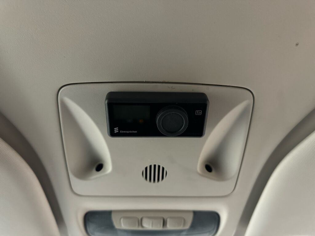 Ford Transit Courier 2022 Punainen