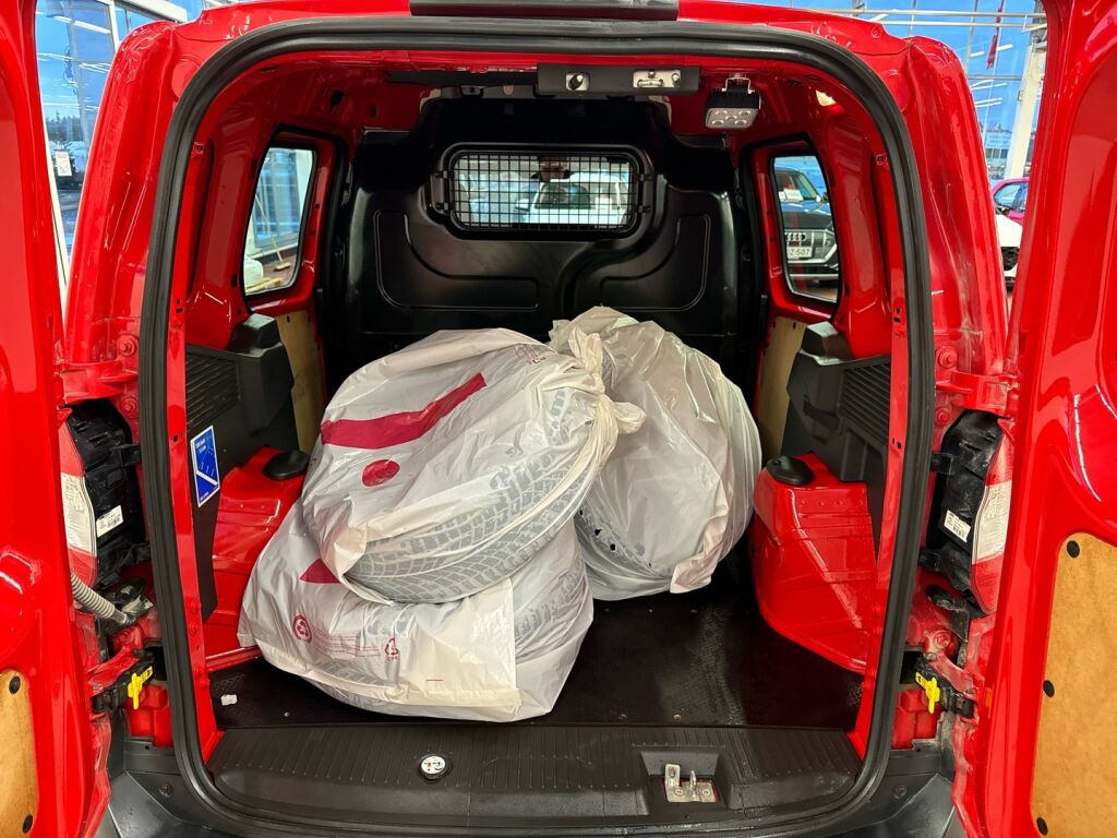 Ford Transit Courier 2022 Punainen