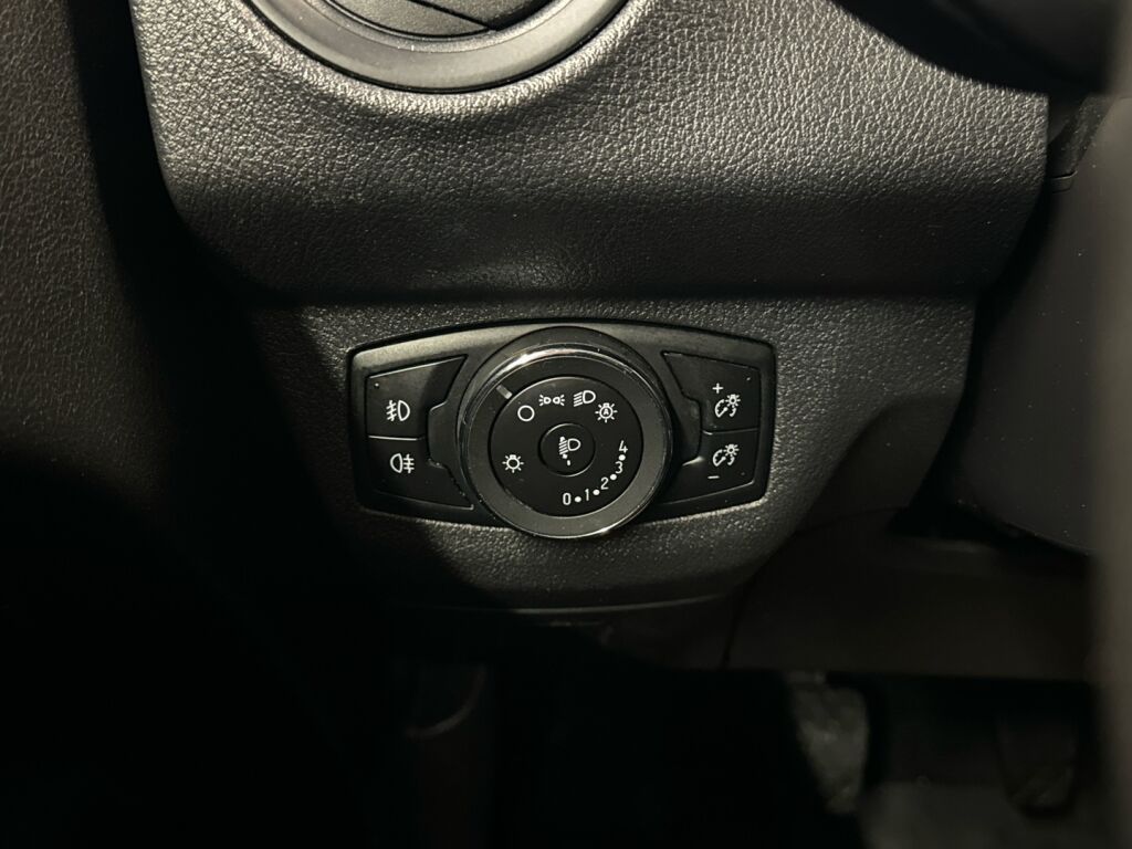 Ford Transit Courier 2022 Punainen