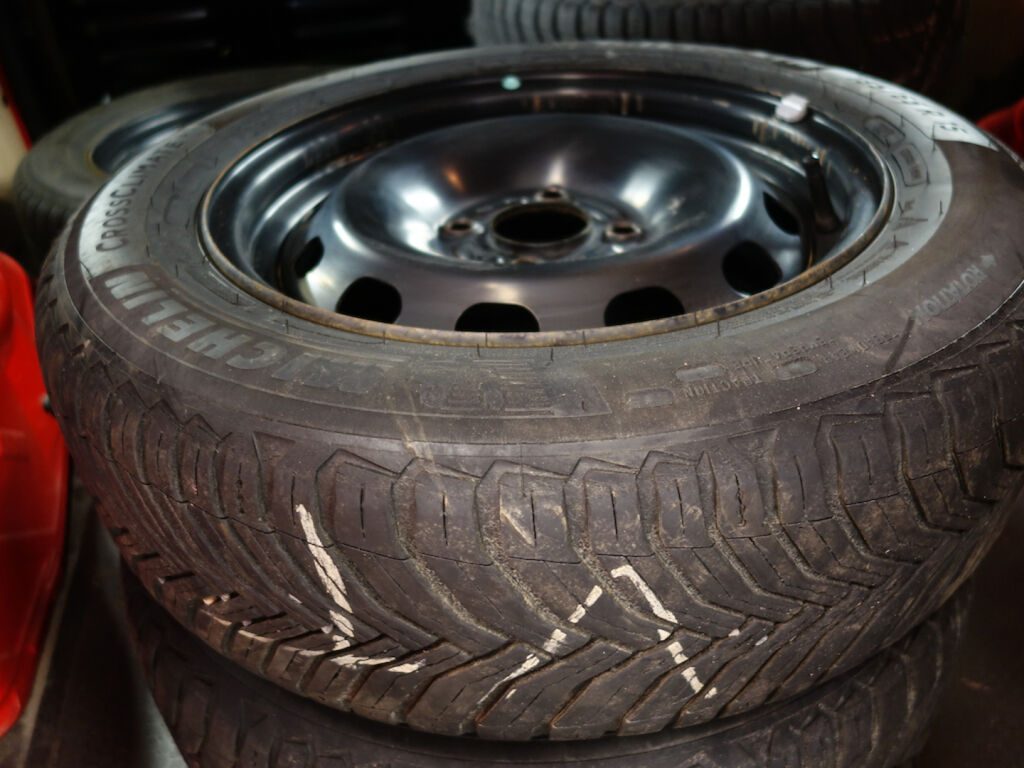 Ford Transit Courier 2021 Punainen