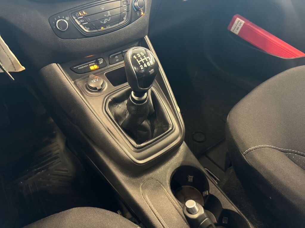 Ford Transit Courier 2021 Punainen