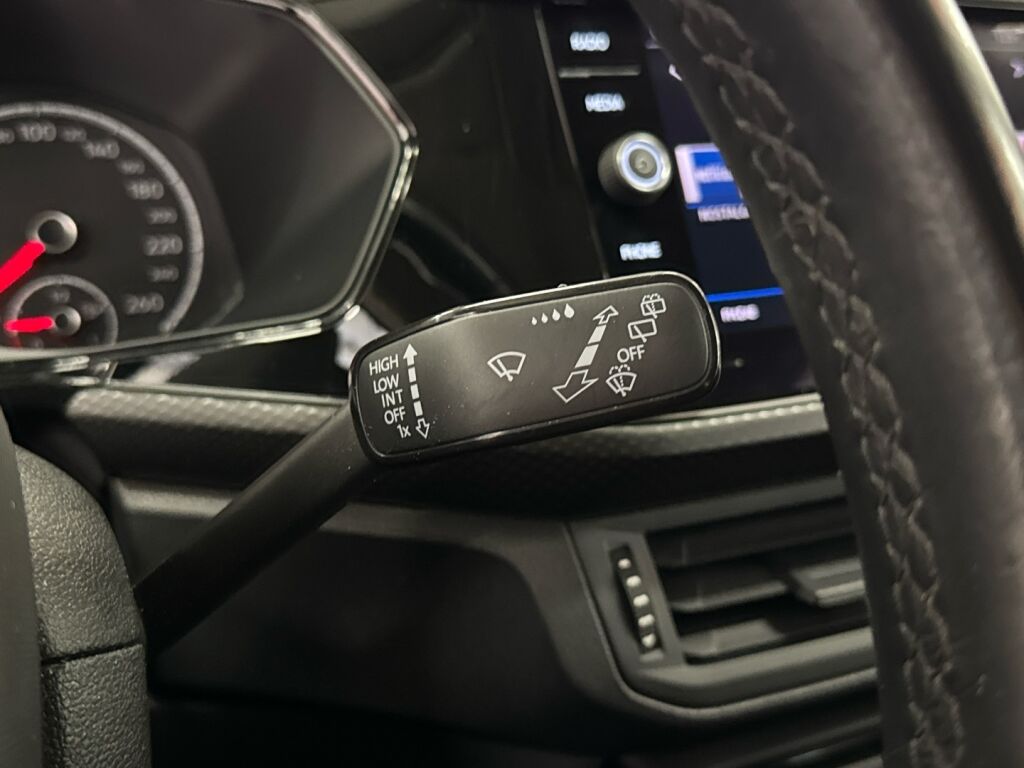 Volkswagen T-Cross 2021 Musta