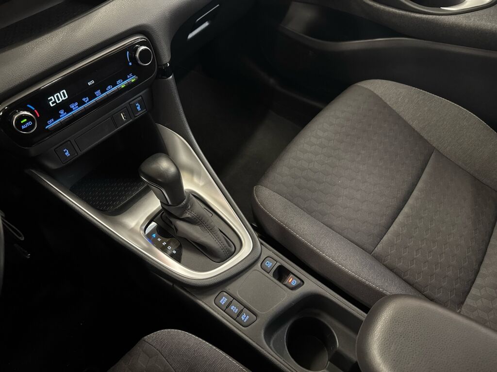 Toyota Yaris 2021 Valkoinen