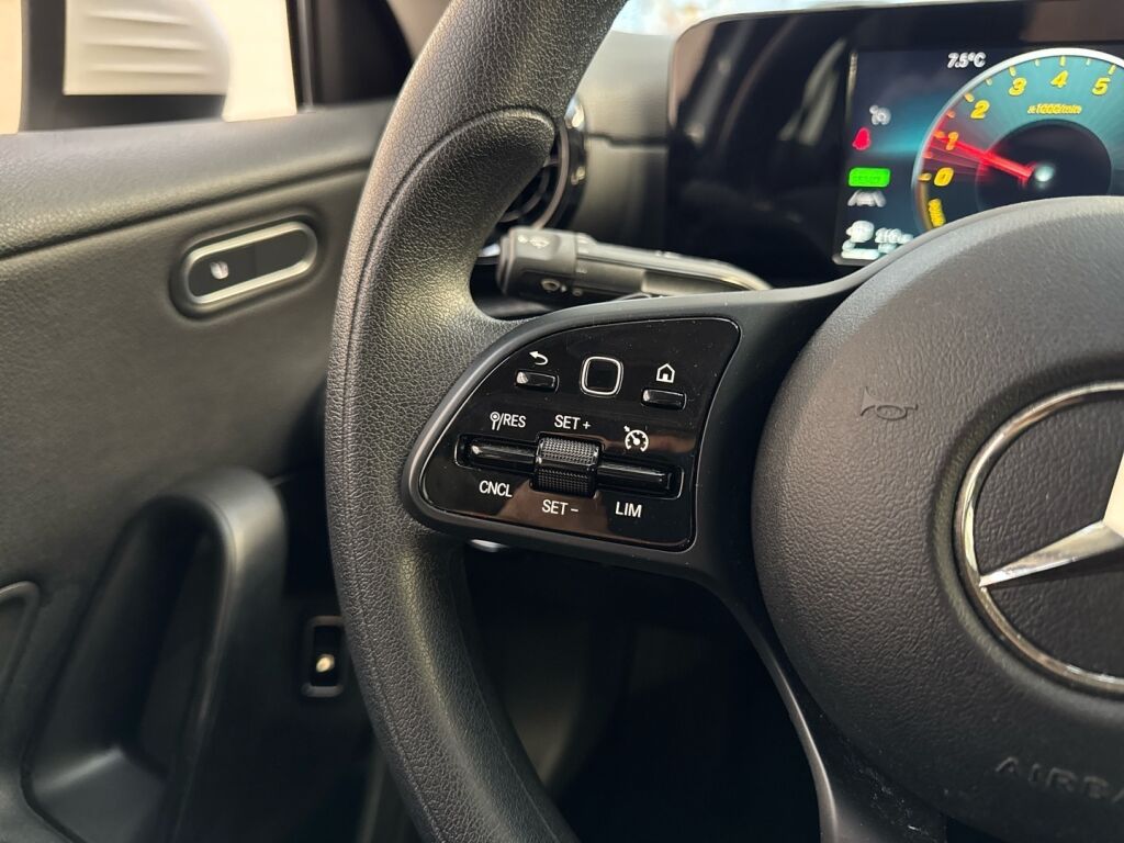 Mercedes-Benz A 2020 Valkoinen