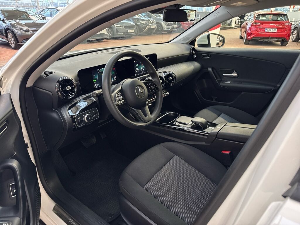 Mercedes-Benz A 2020 Valkoinen