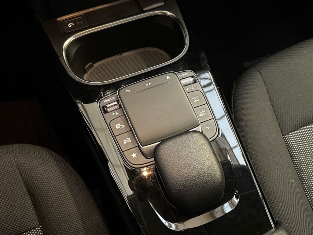 Mercedes-Benz A 2020 Valkoinen