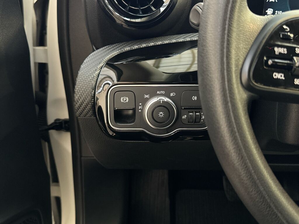 Mercedes-Benz A 2020 Valkoinen