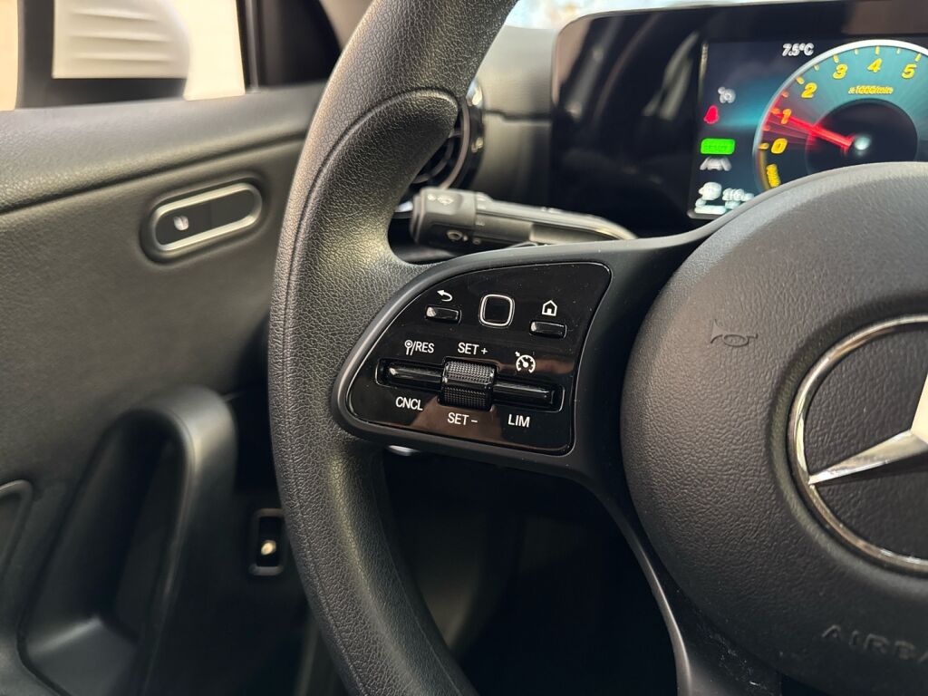 Mercedes-Benz A 2020 Valkoinen