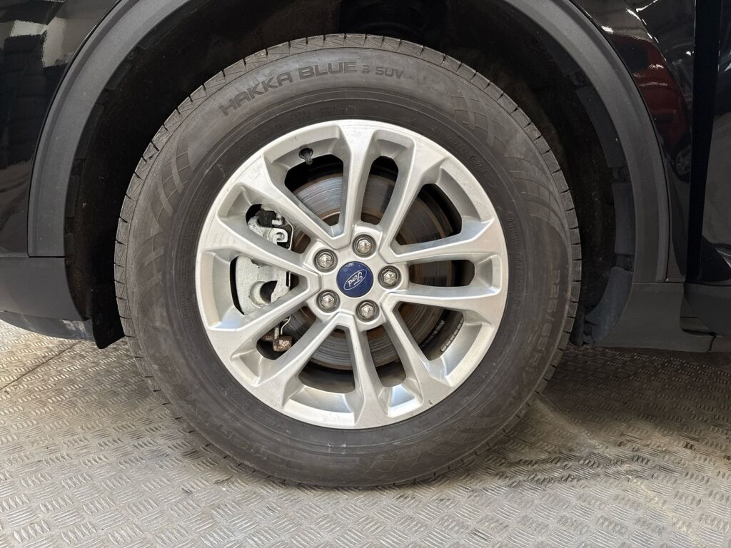 Ford Kuga 2021 Musta