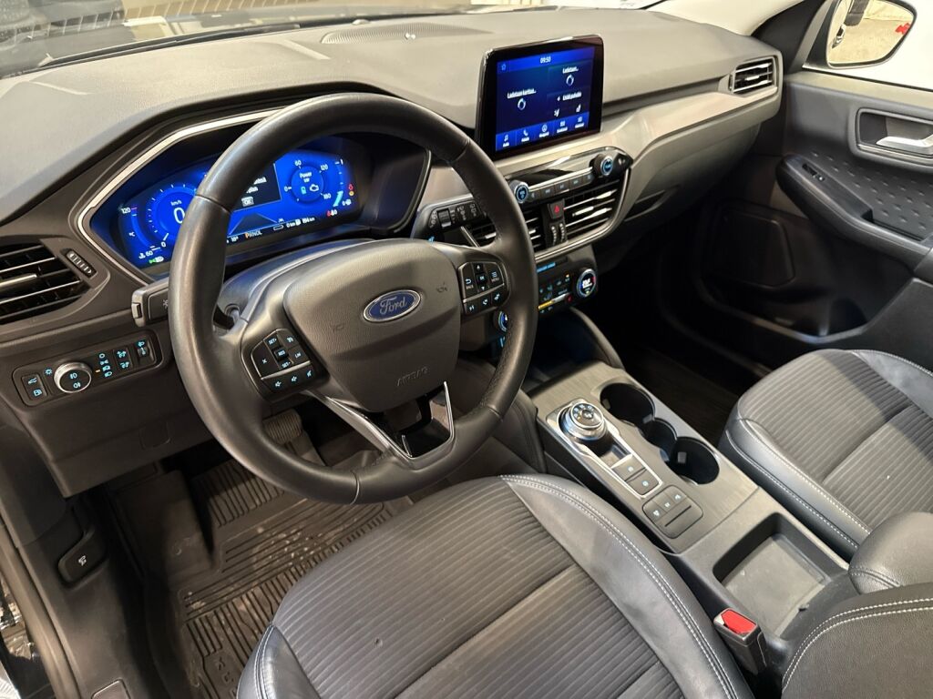 Ford Kuga 2021 Musta