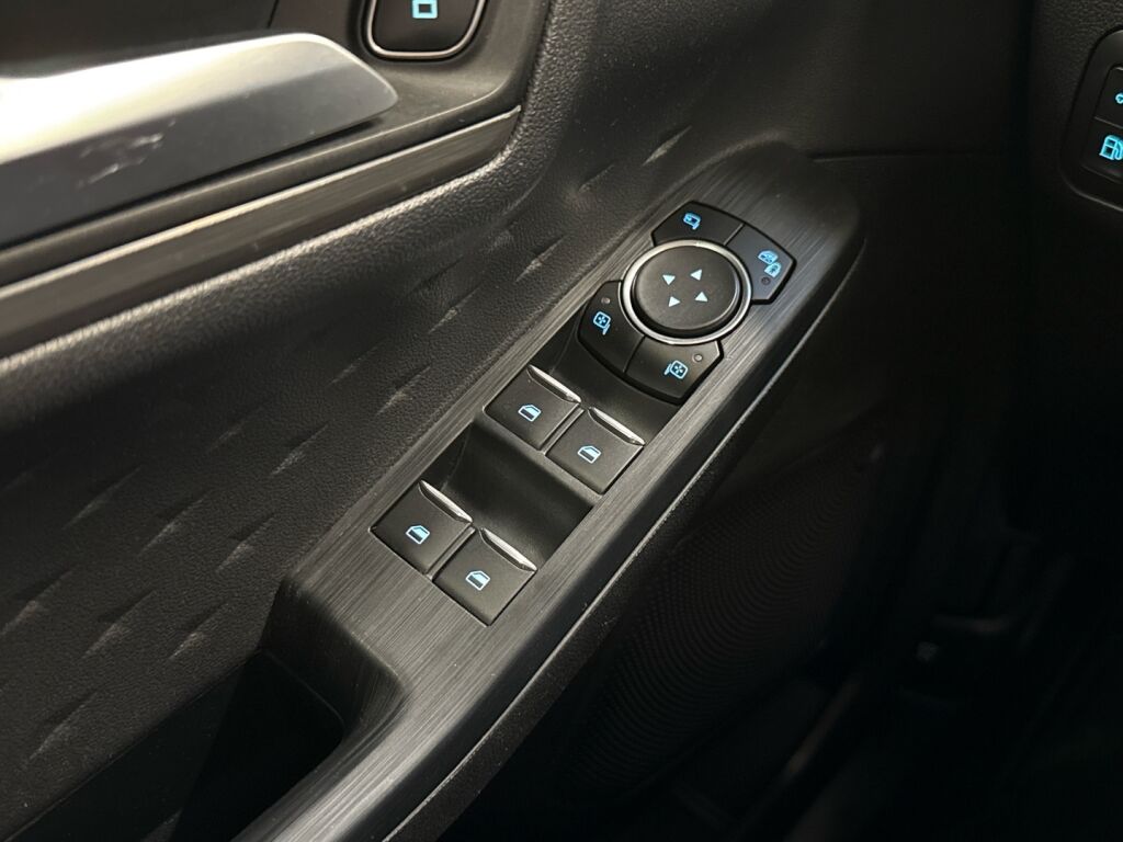 Ford Kuga 2021 Musta