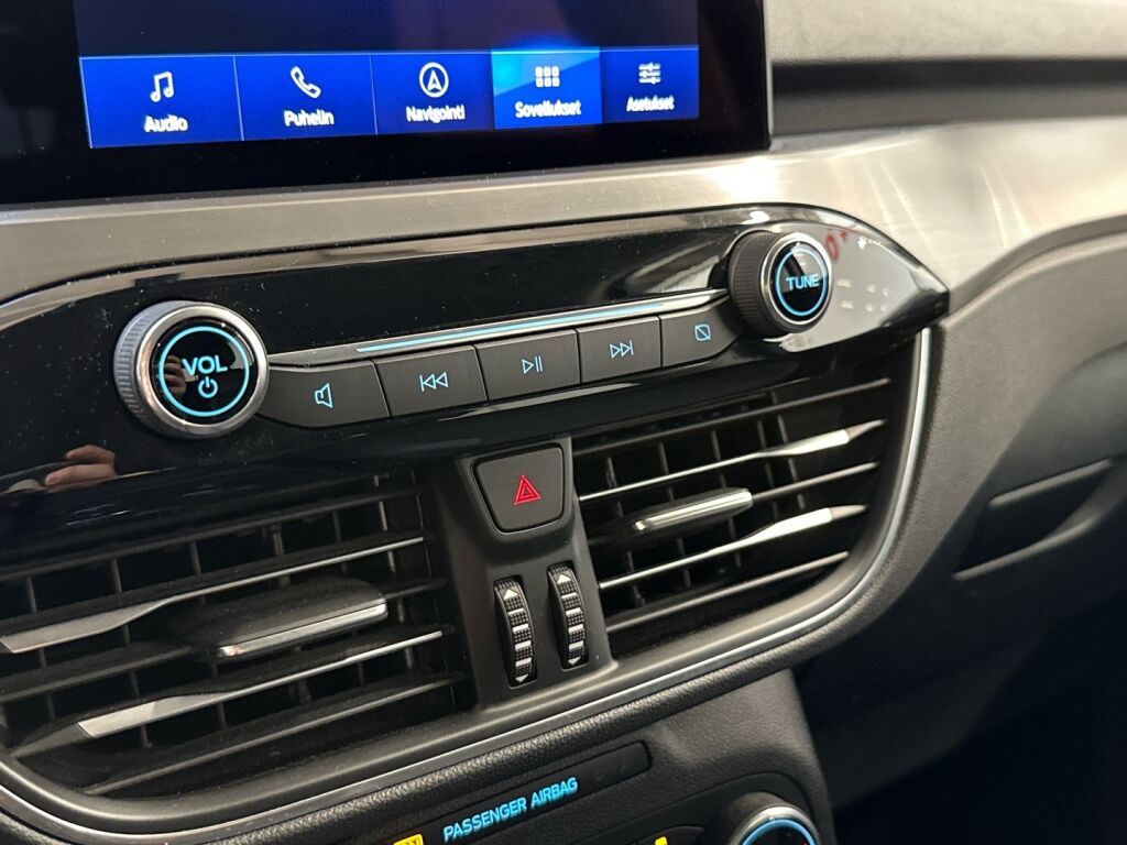 Ford Kuga 2021 Musta