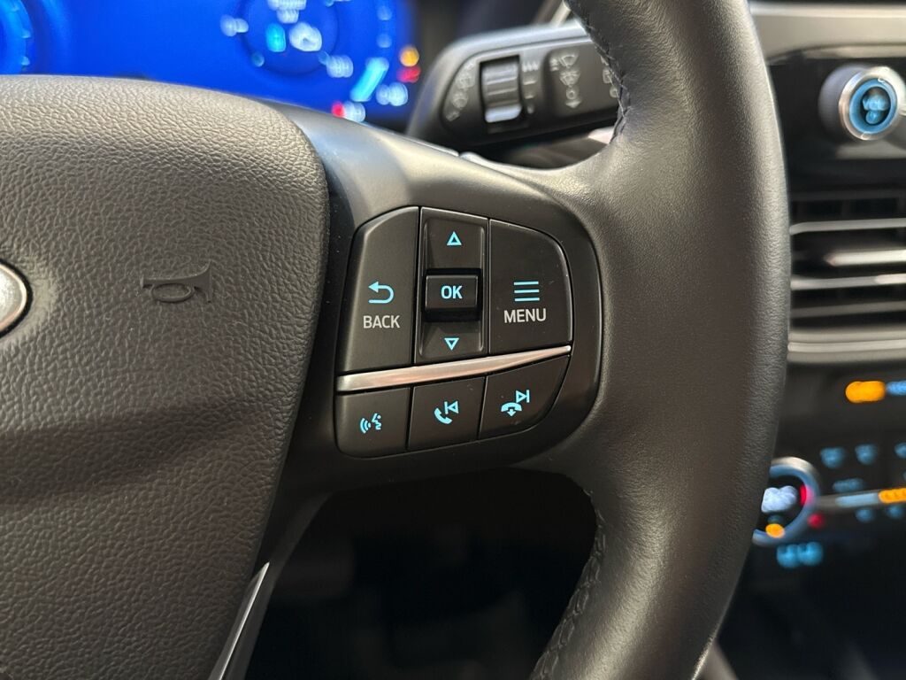 Ford Kuga 2021 Musta