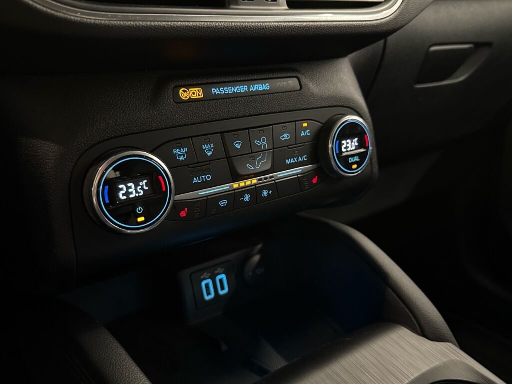 Ford Kuga 2021 Musta