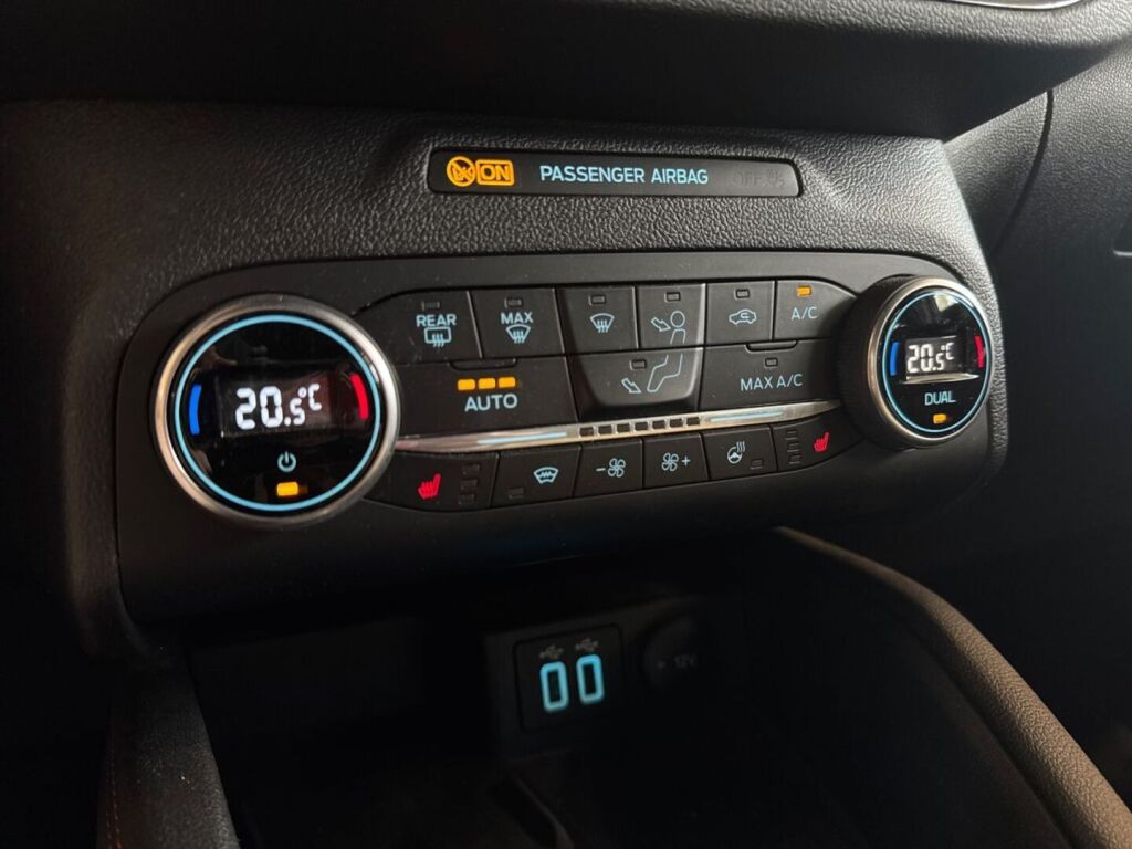 Ford Kuga 2021 Sininen