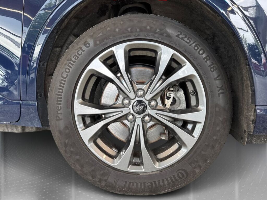 Ford Kuga 2021 Sininen