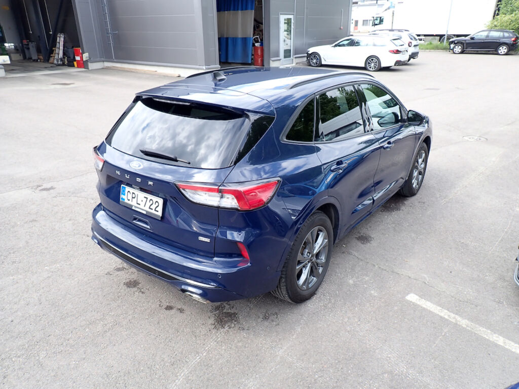 Ford Kuga 2021 Sininen