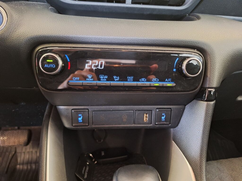 Toyota Yaris 2021 Punainen