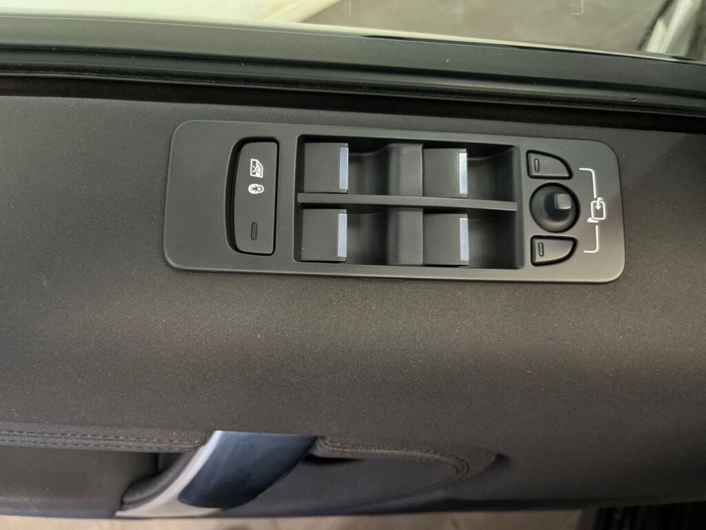 Land Rover Discovery Sport 2022 Musta