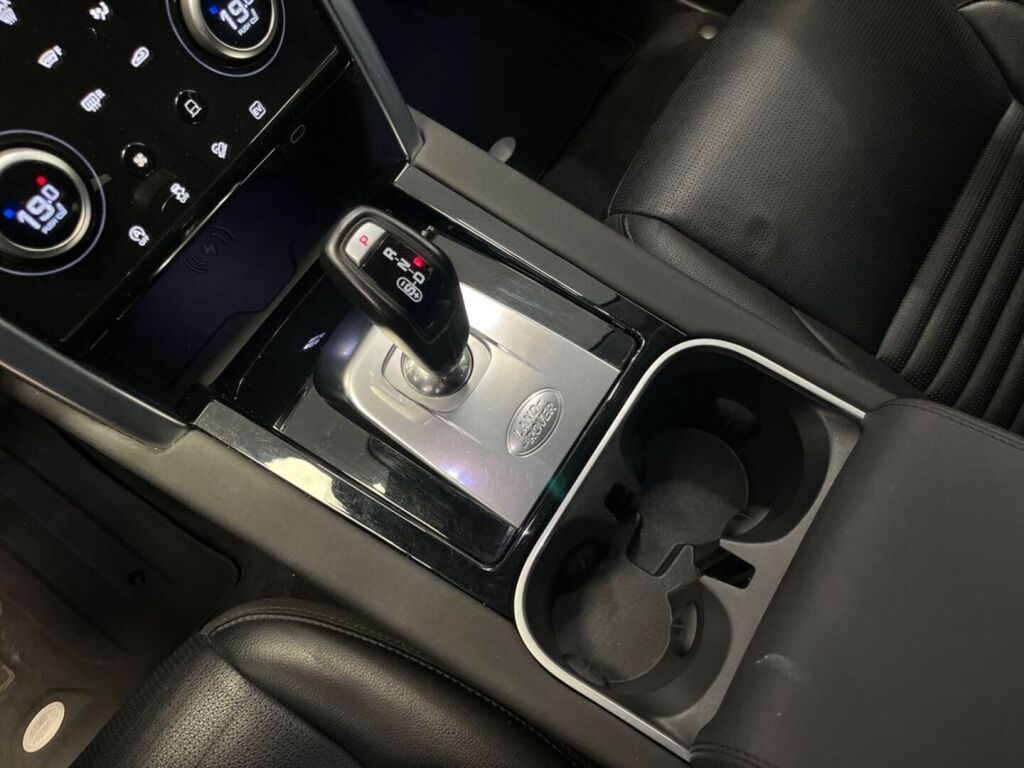 Land Rover Discovery Sport 2022 Musta