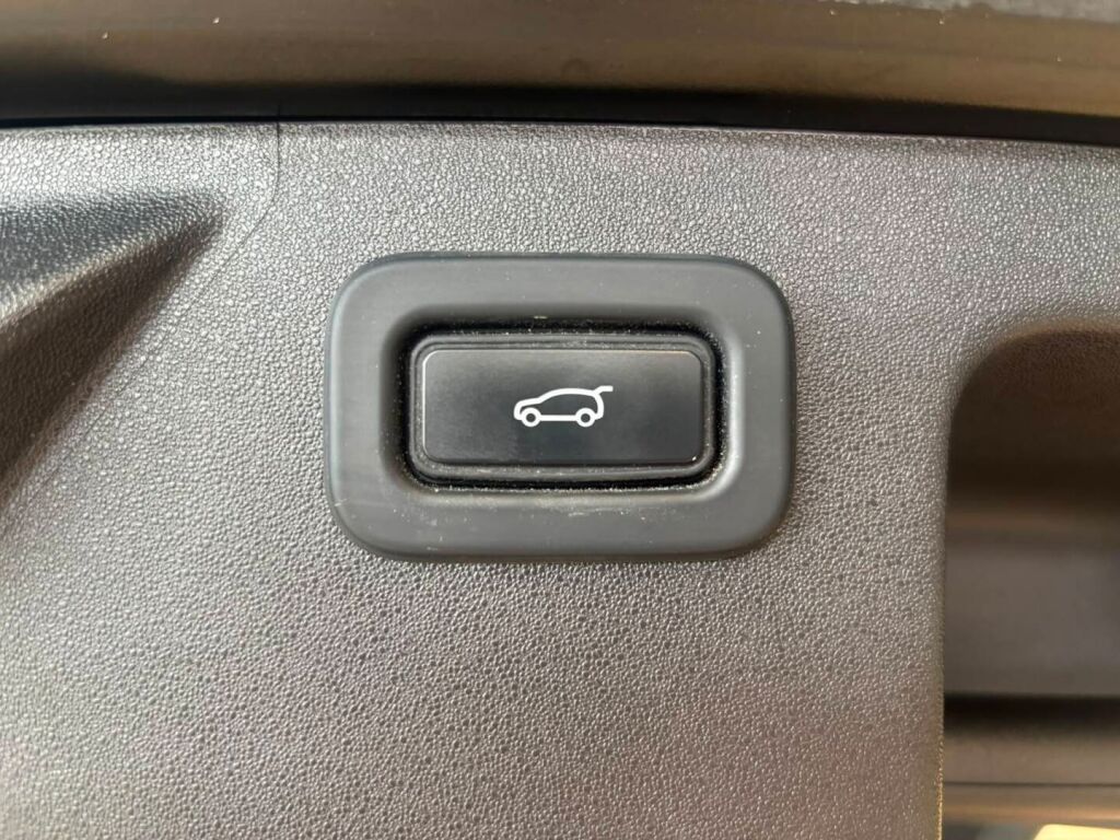 Land Rover Discovery Sport 2022 Musta