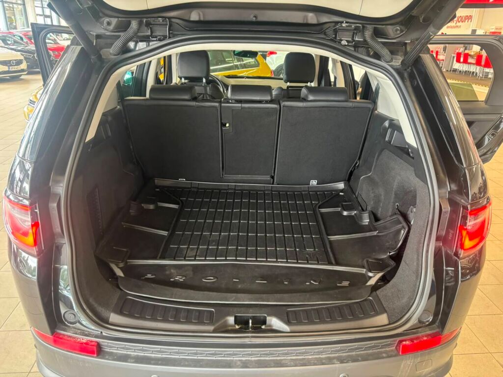 Land Rover Discovery Sport 2022 Musta
