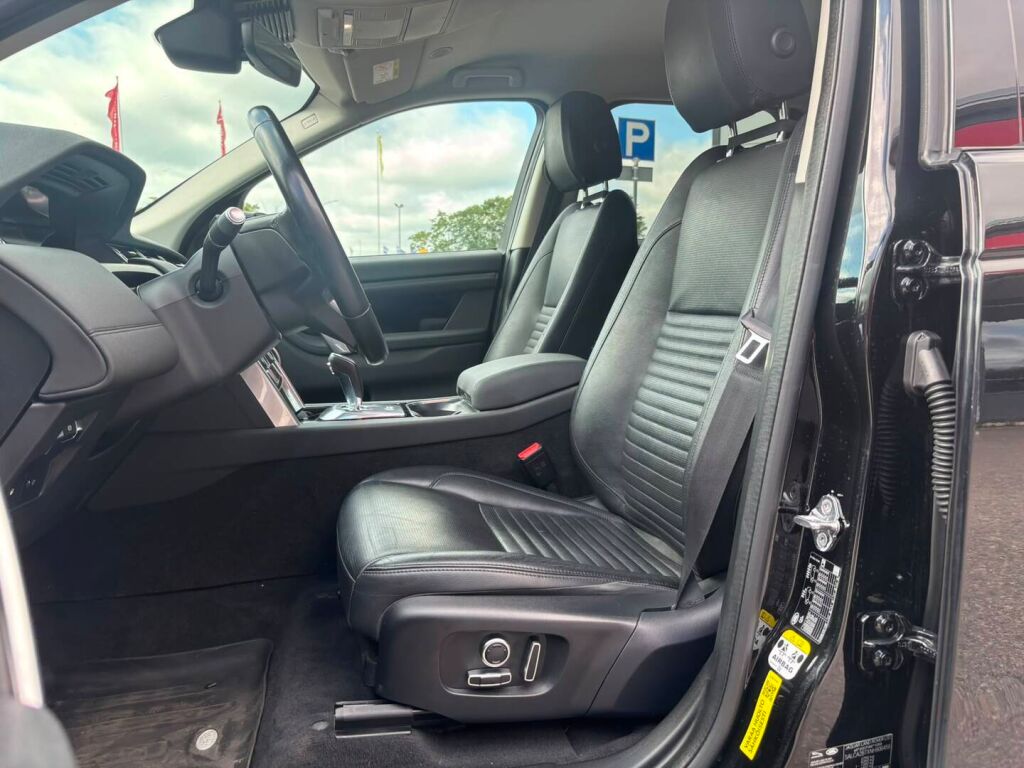 Land Rover Discovery Sport 2022 Musta
