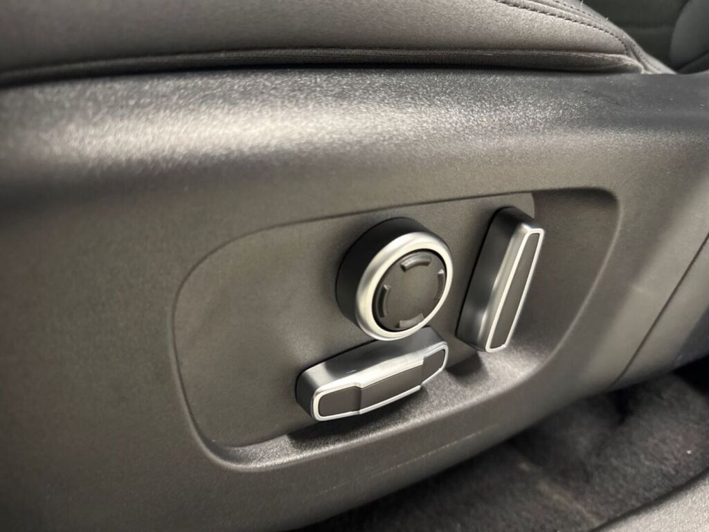 Land Rover Discovery Sport 2021 Valkoinen