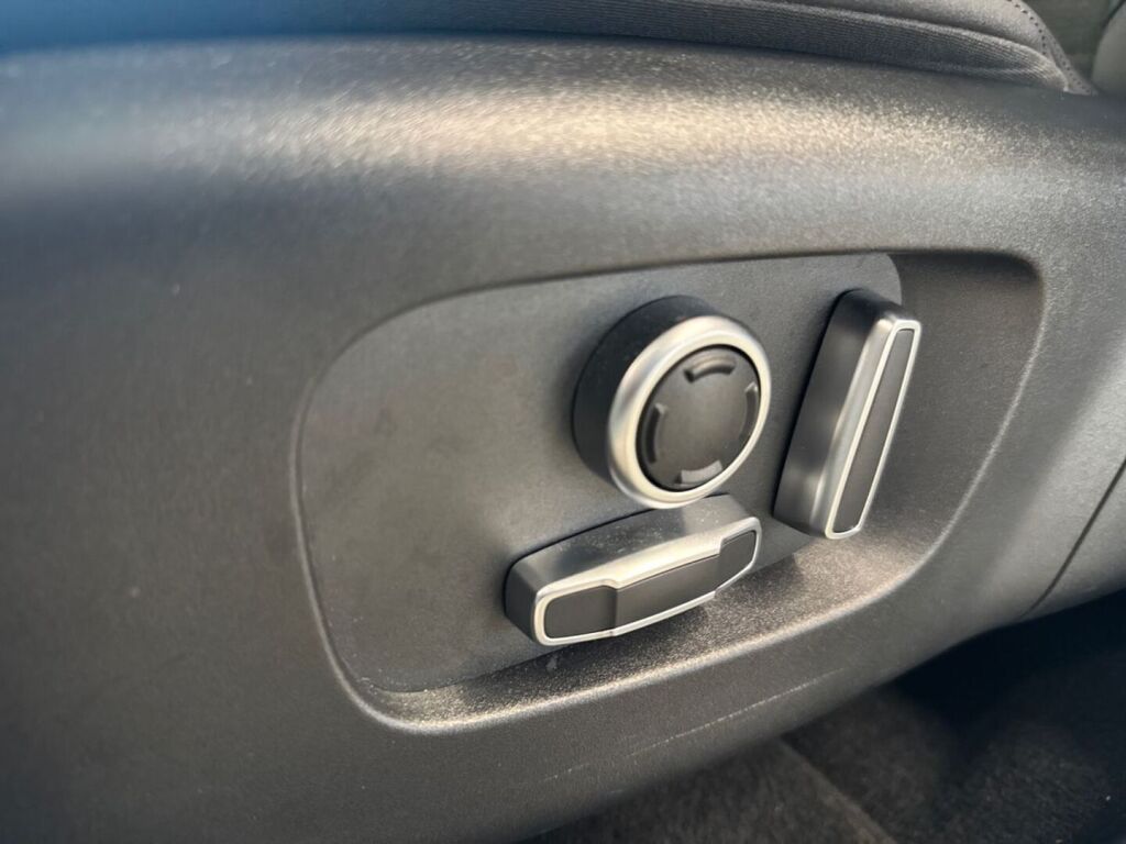 Land Rover Discovery Sport 2021 Valkoinen