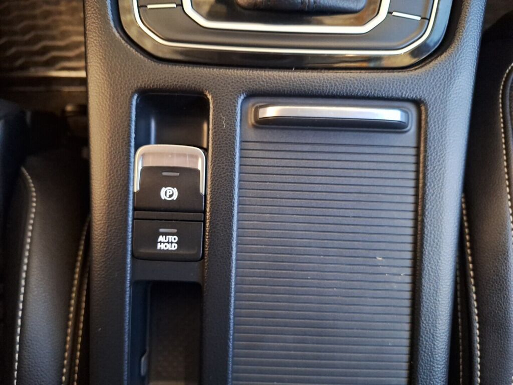 Volkswagen Passat 2020 Valkoinen