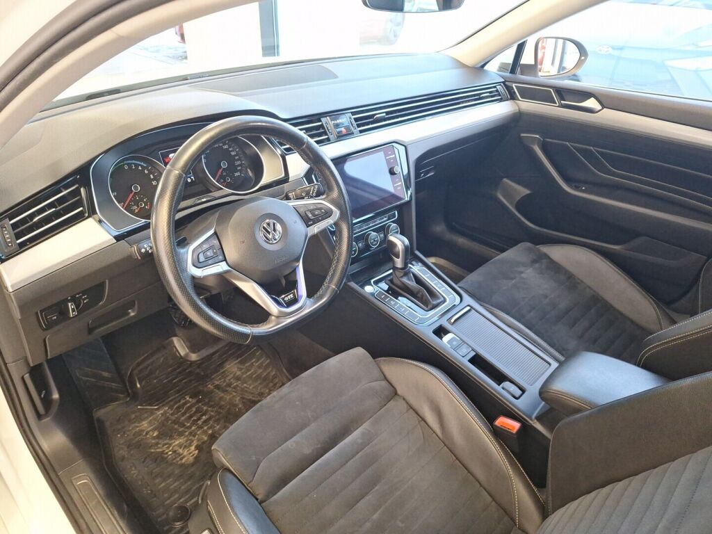 Volkswagen Passat 2020 Valkoinen