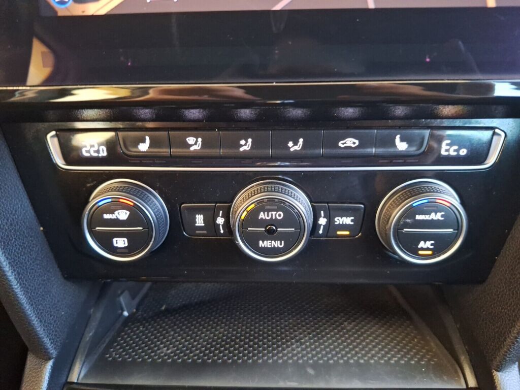 Volkswagen Passat 2020 Valkoinen