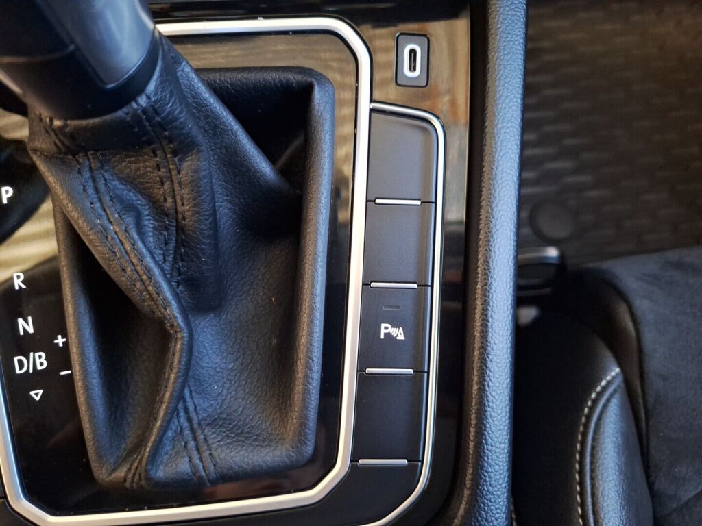 Volkswagen Passat 2020 Valkoinen