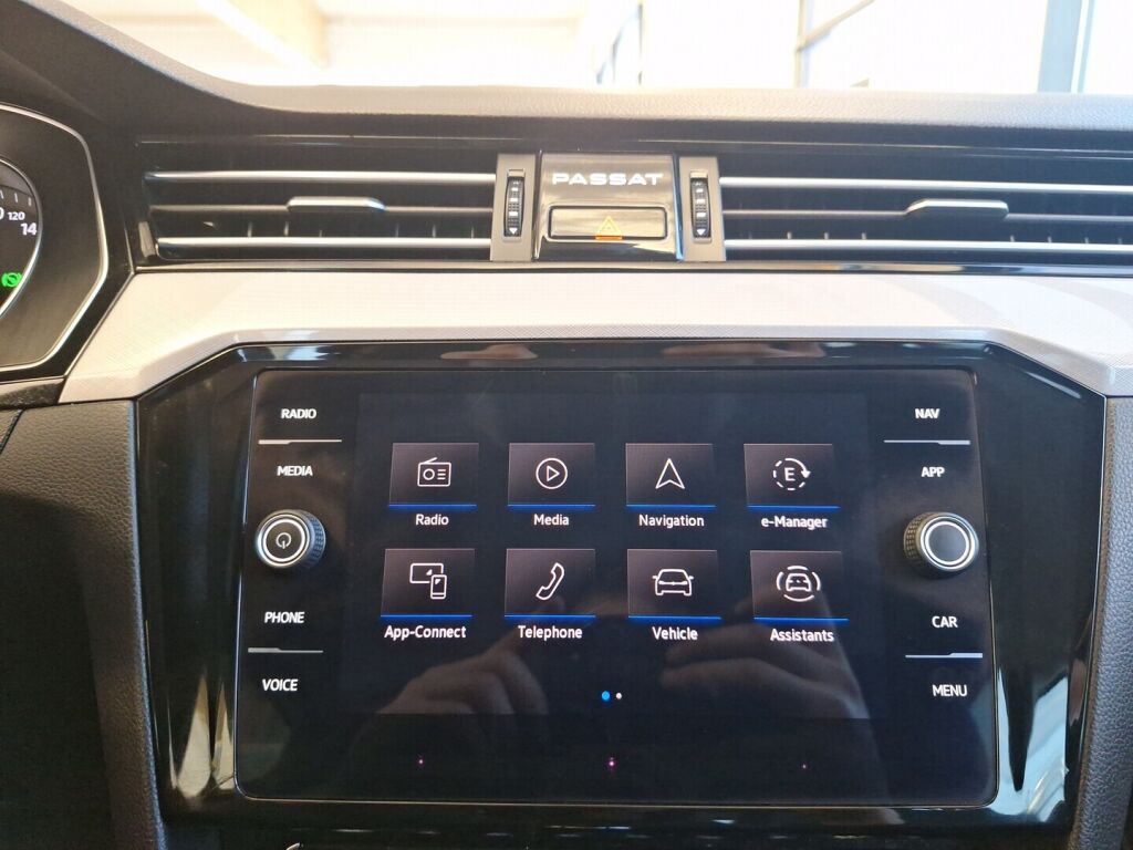 Volkswagen Passat 2020 Valkoinen