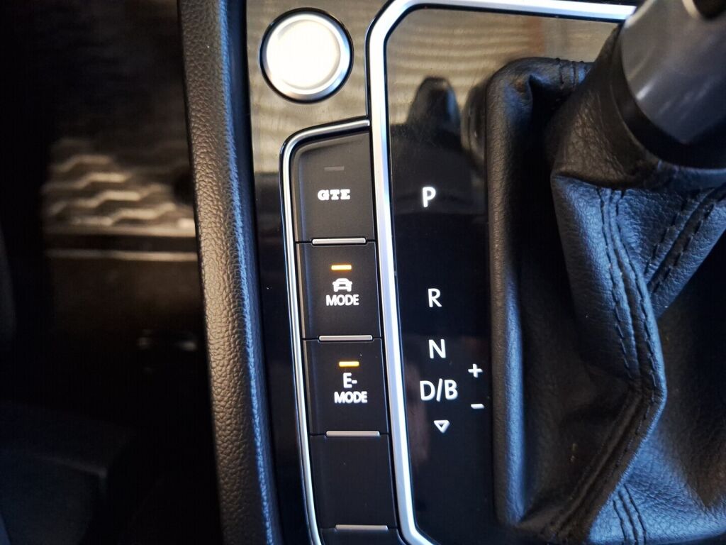 Volkswagen Passat 2020 Valkoinen