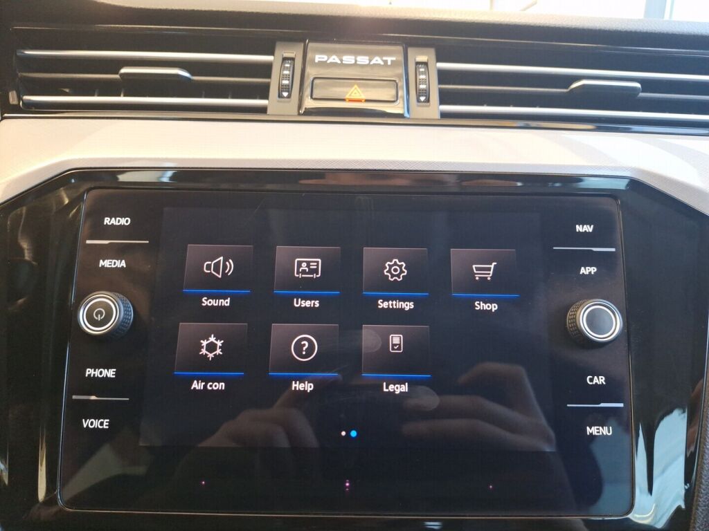 Volkswagen Passat 2020 Valkoinen