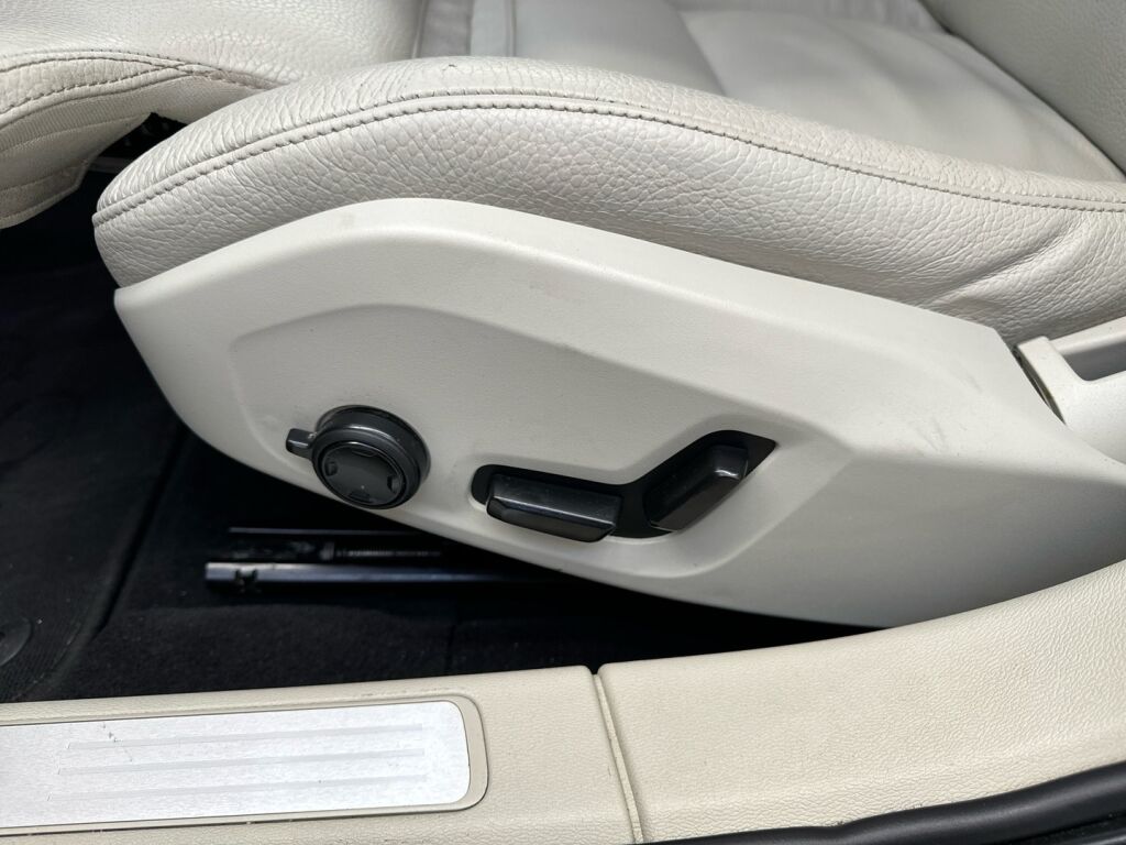 Volvo V60 2021 Musta