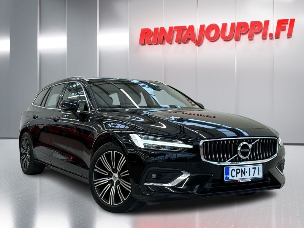 Volvo V60 2021 Musta