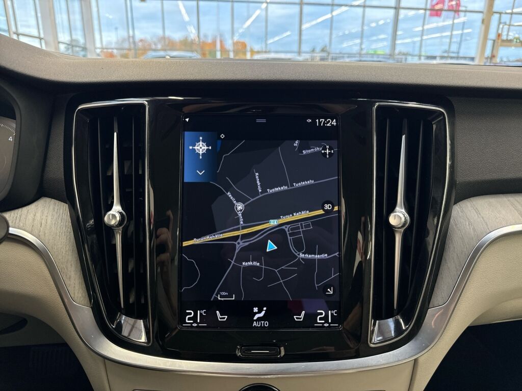 Volvo V60 2021 Musta