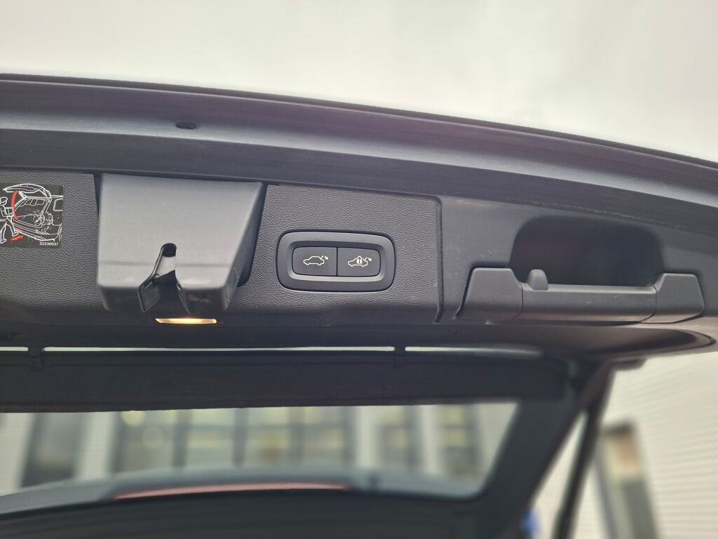 Volvo XC60 2021 Harmaa