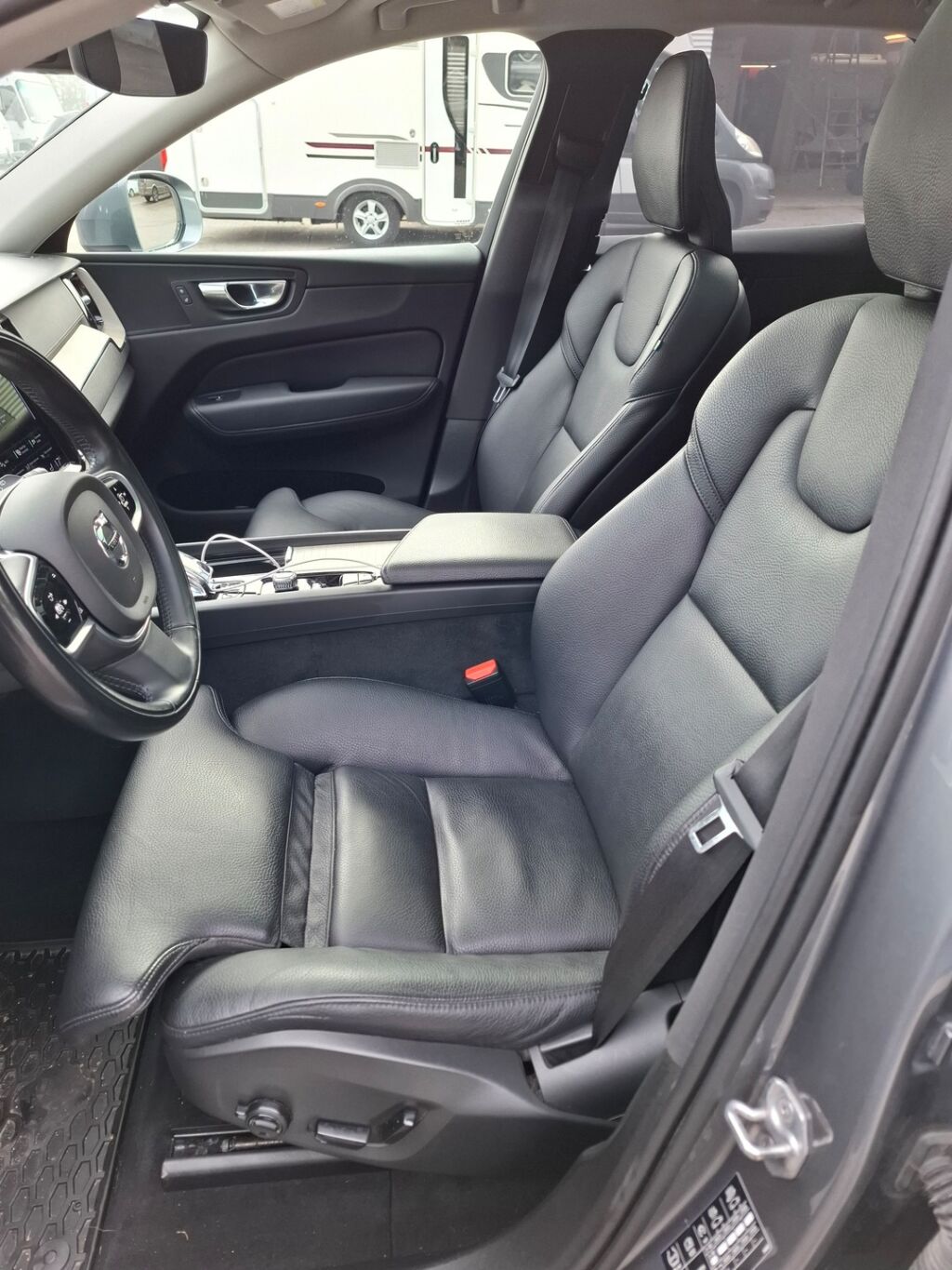 Volvo XC60 2021 Harmaa
