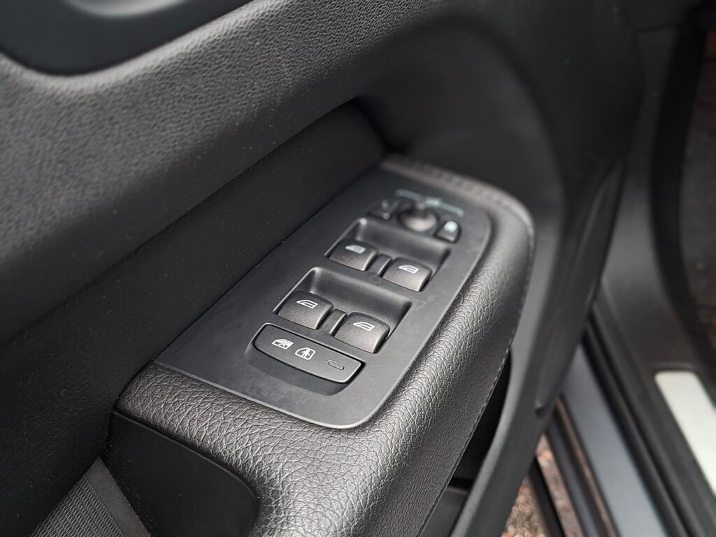 Volvo XC60 2021 Harmaa