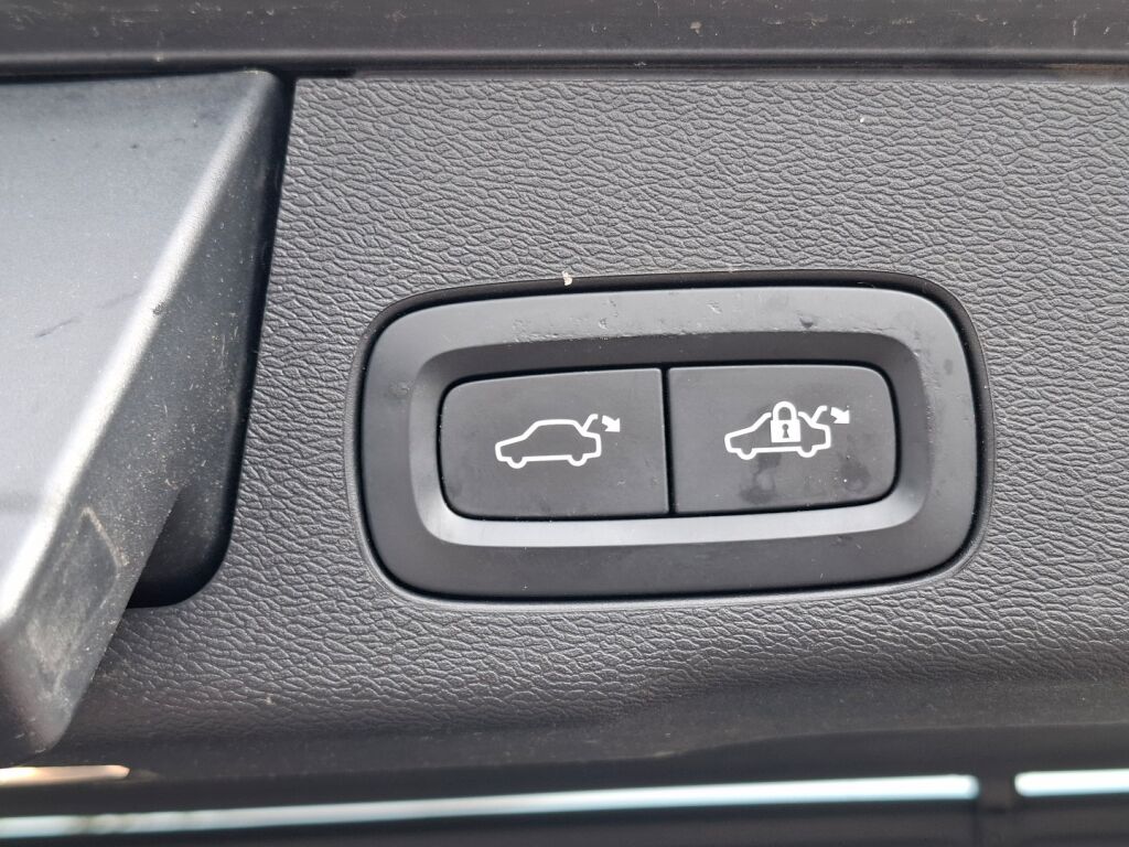 Volvo XC60 2021 Harmaa