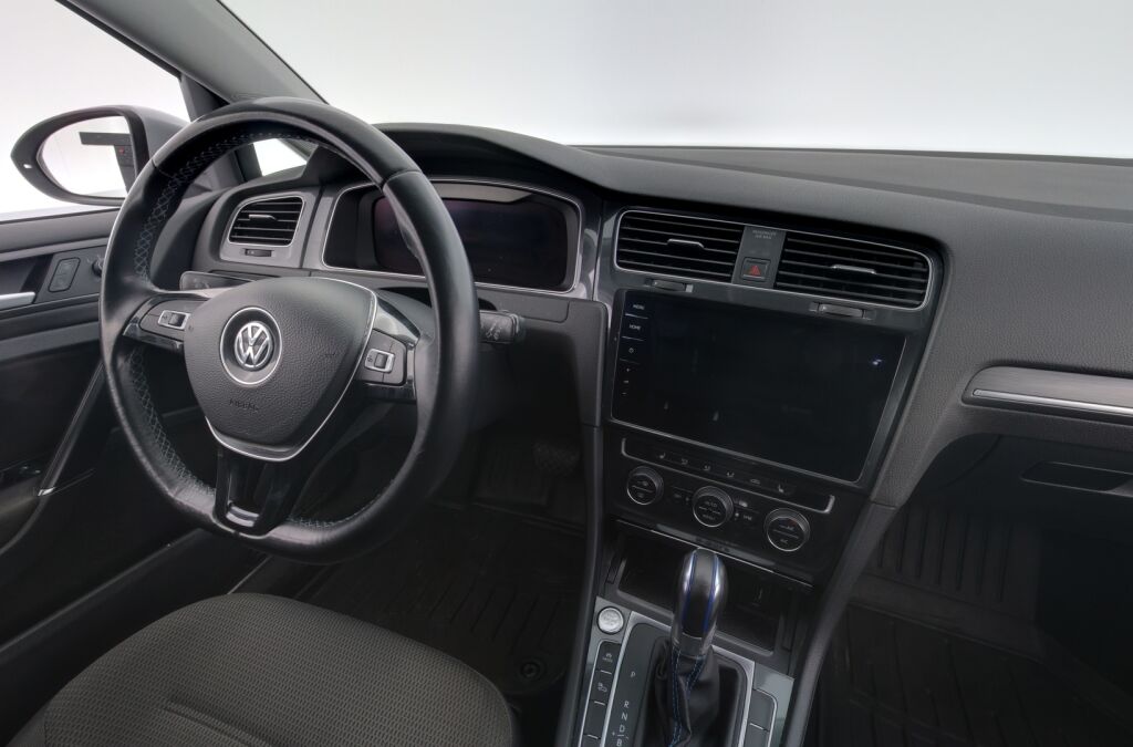 Volkswagen Golf 2018 Valkoinen