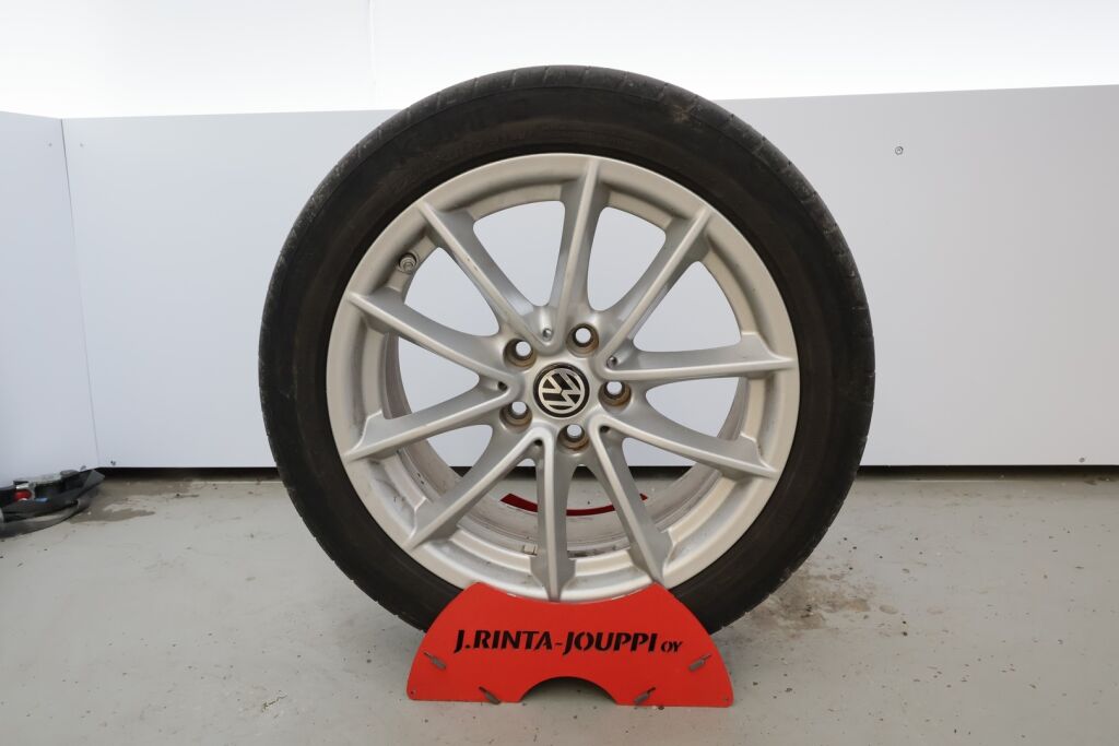 Volkswagen Golf 2018 Valkoinen