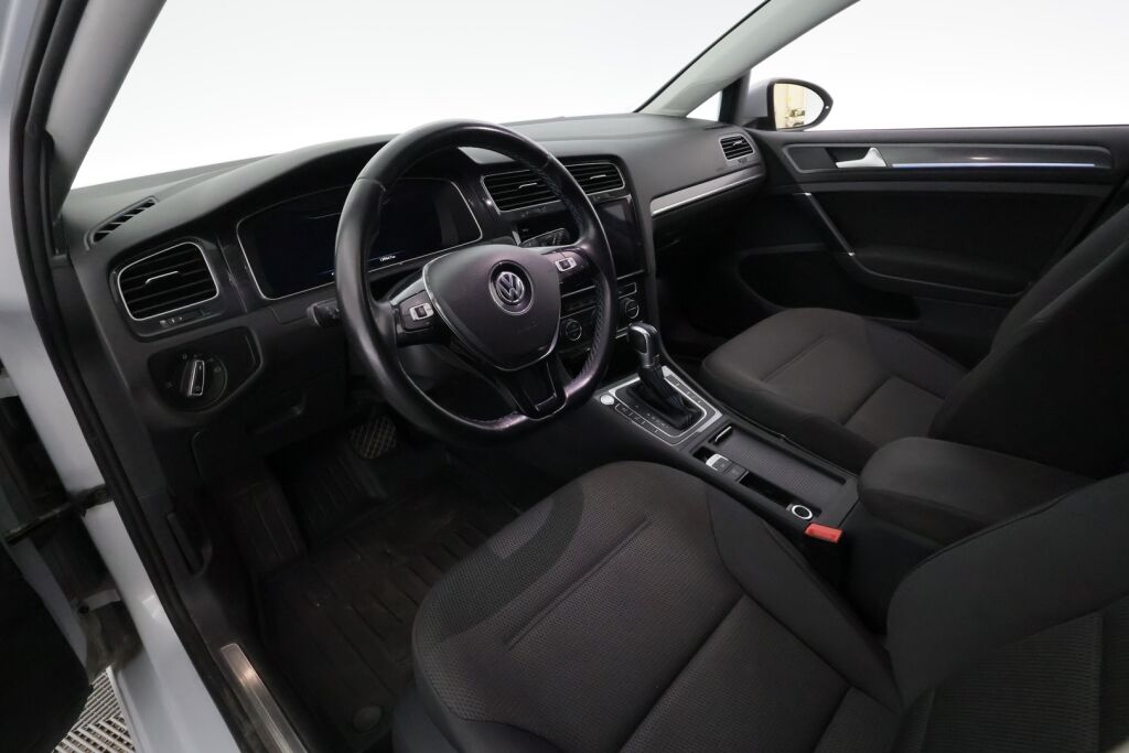 Volkswagen Golf 2018 Valkoinen