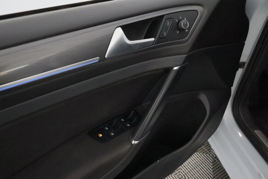 Volkswagen Golf 2018 Valkoinen